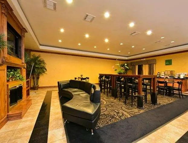 Comfort Suites Bay City East hotel detail image 4