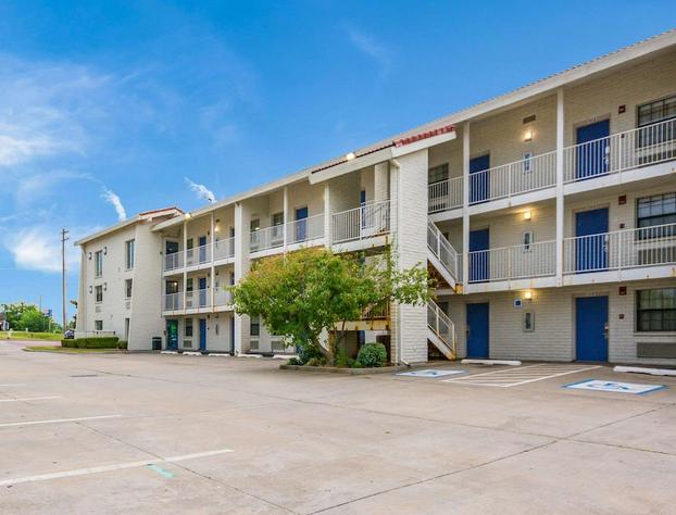Econo Lodge hotel detail image 1