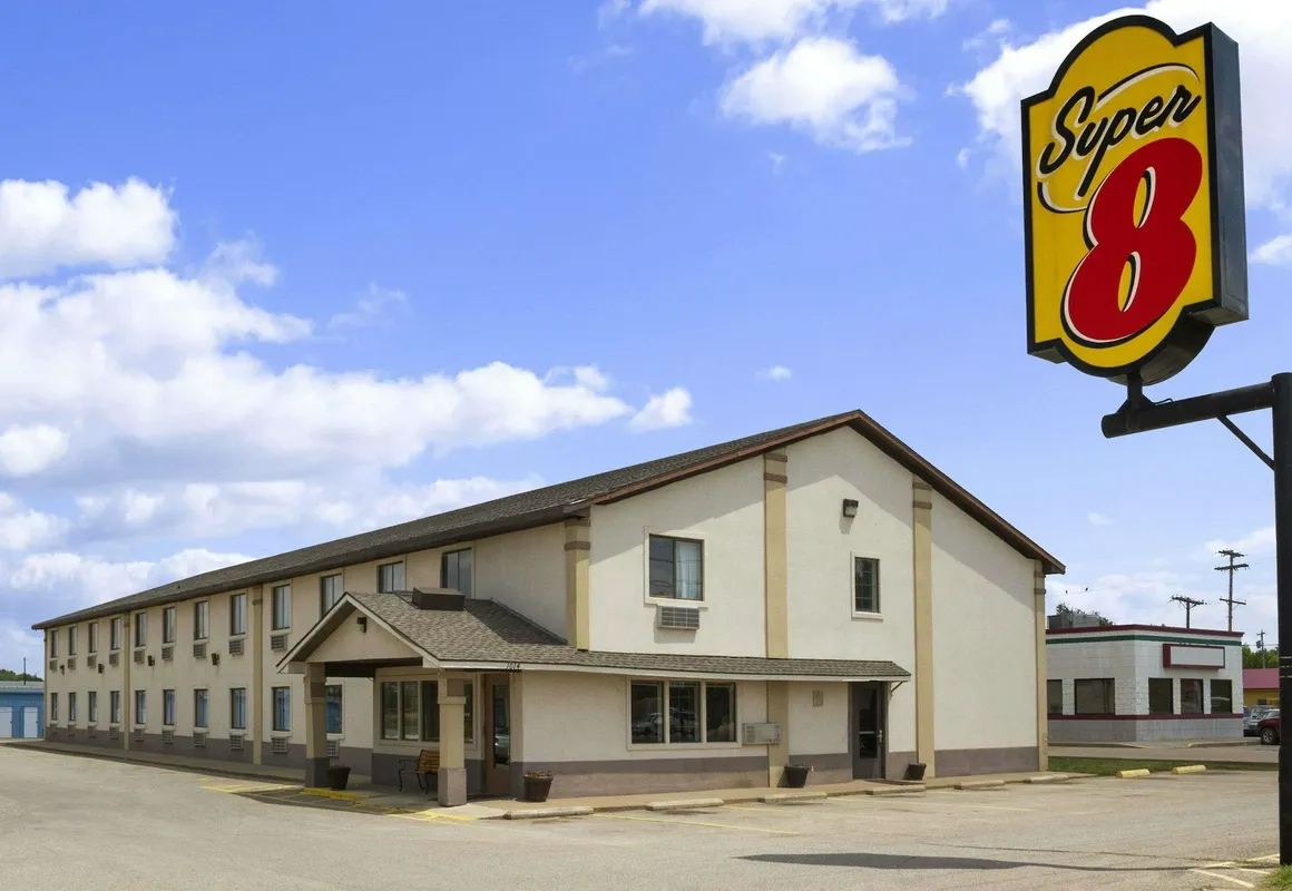Super 8 by Wyndham Blackwell hotel hero