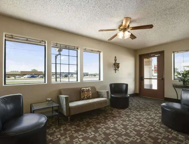 Super 8 by Wyndham Blackwell hotel detail image 2