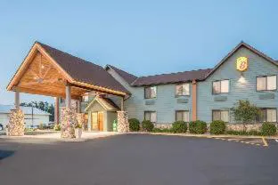 Super 8 by Wyndham Grand Rapids hotel hero