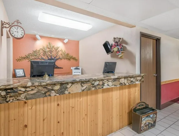 Super 8 by Wyndham Grand Rapids hotel detail image 1