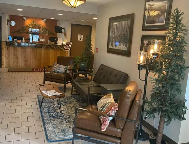 Super 8 by Wyndham Grand Rapids hotel detail image 3