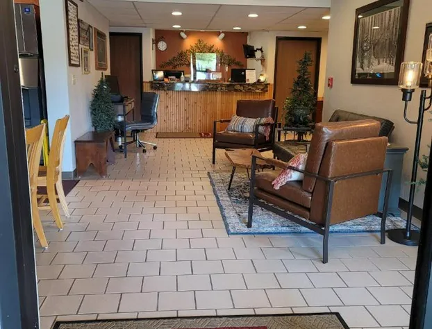 Super 8 by Wyndham Grand Rapids hotel detail image 4