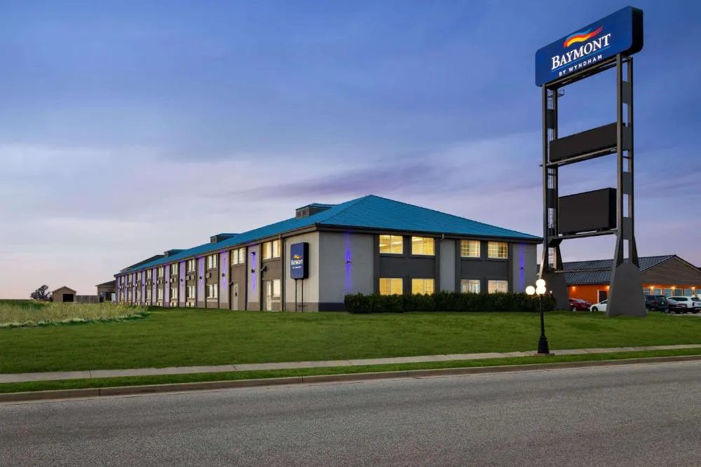 Baymont by Wyndham Blackwell I-35 hotel hero
