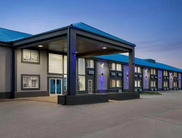 Baymont by Wyndham Blackwell I-35 hotel detail image 2