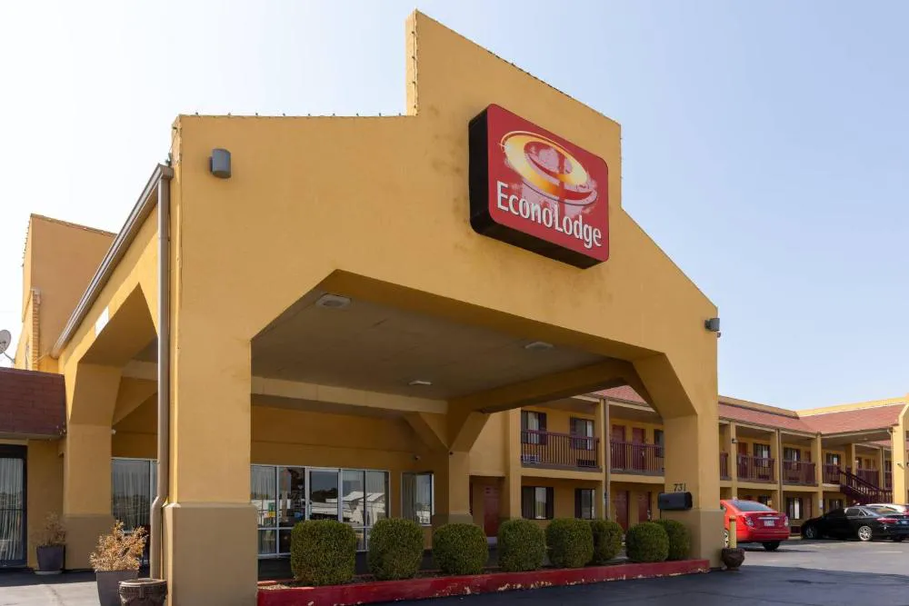 Econo Lodge McAlester hotel hero