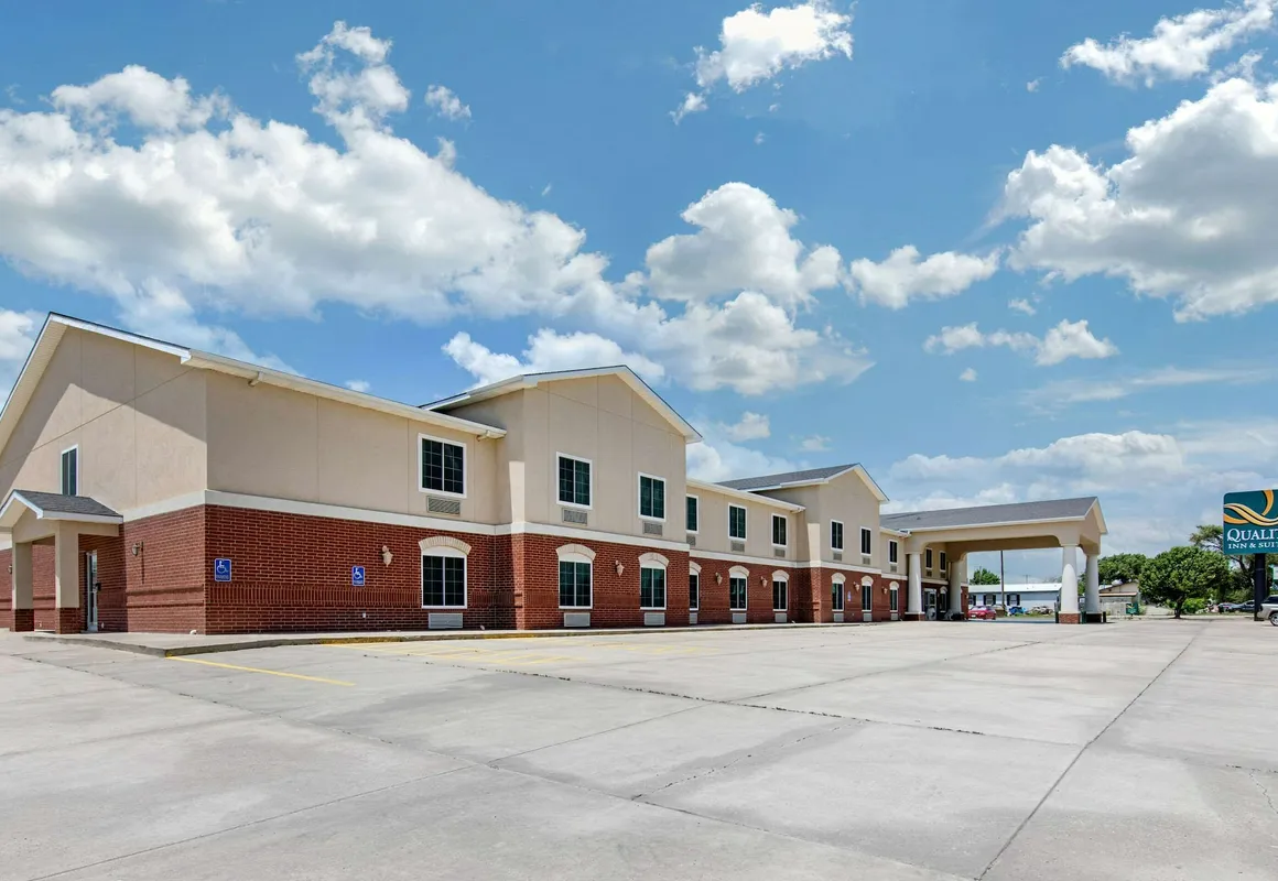 Quality Inn & Suites Clayton, NM hotel hero