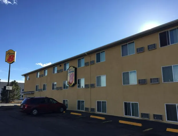 Super 8 by Wyndham Raton hotel detail image 3