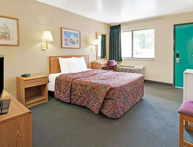 Days Inn by Wyndham Espanola hotel detail image 4