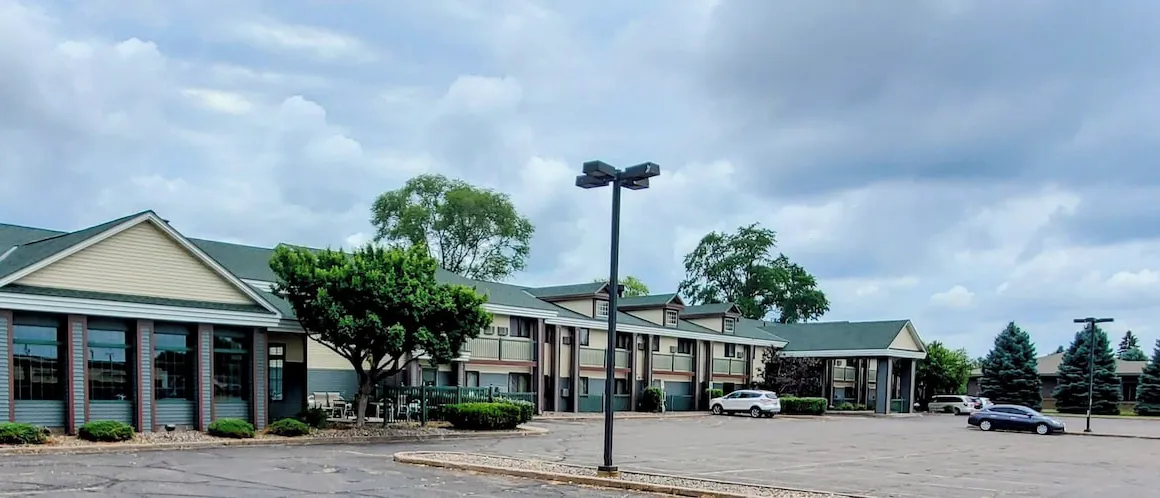 River Hill Inn & Suites hotel hero