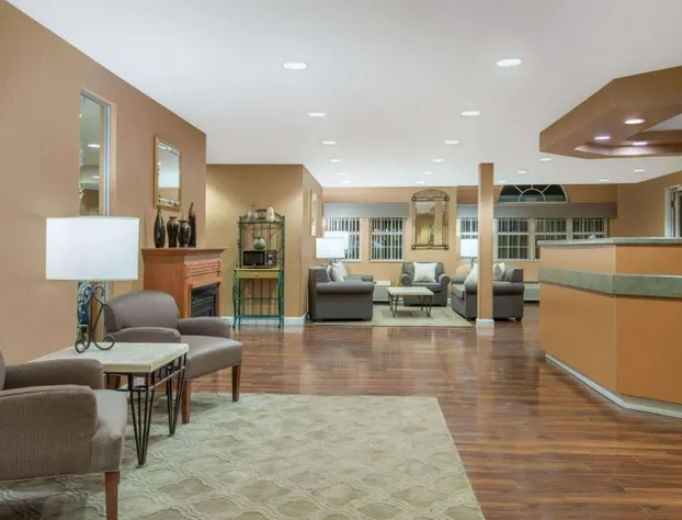 Microtel Inn & Suites by Wyndham Raton hotel detail image 4