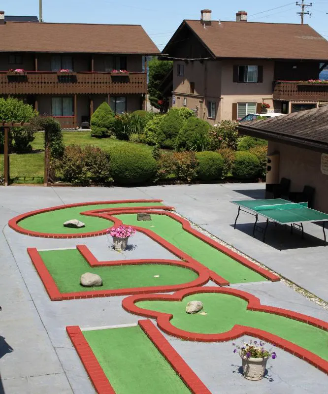 Ramada by Wyndham Campbell River hotel hero