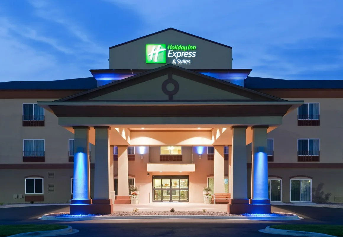 Holiday Inn Express & Suites Antigo by IHG hotel hero