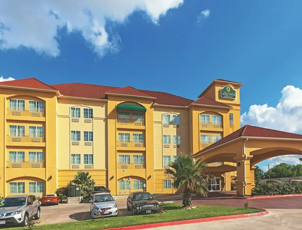 La Quinta Inn & Suites by Wyndham Columbus TX hotel detail image 1