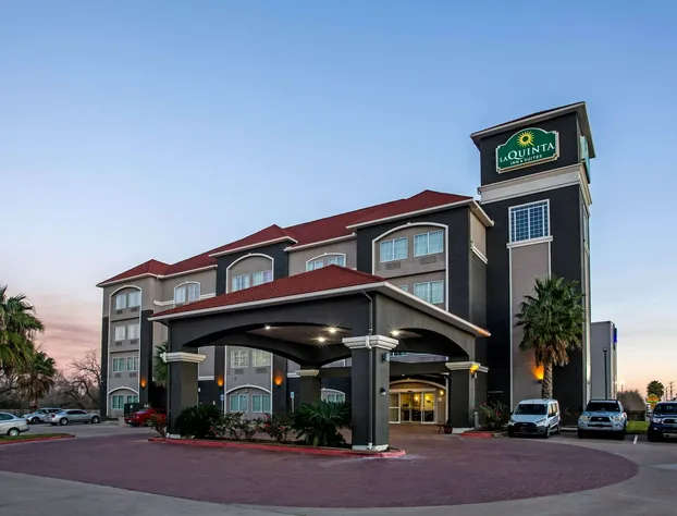La Quinta Inn & Suites by Wyndham Columbus TX hotel detail image 3