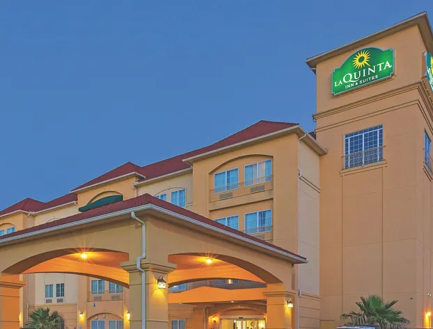 La Quinta Inn & Suites by Wyndham Columbus TX hotel detail image 1