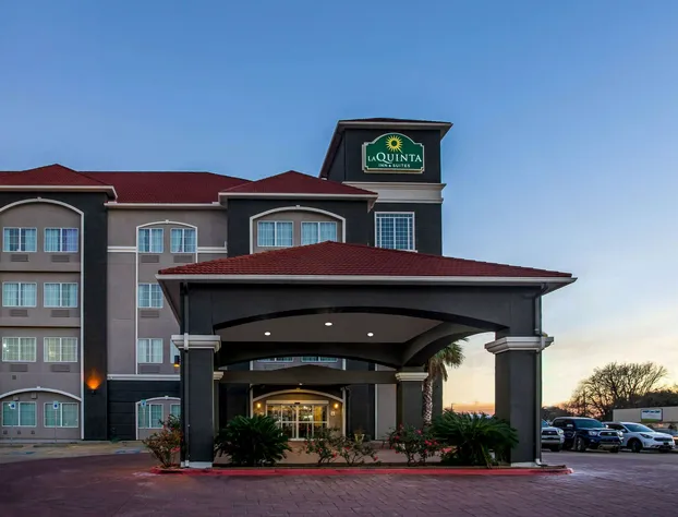 La Quinta Inn & Suites by Wyndham Columbus TX hotel detail image 4