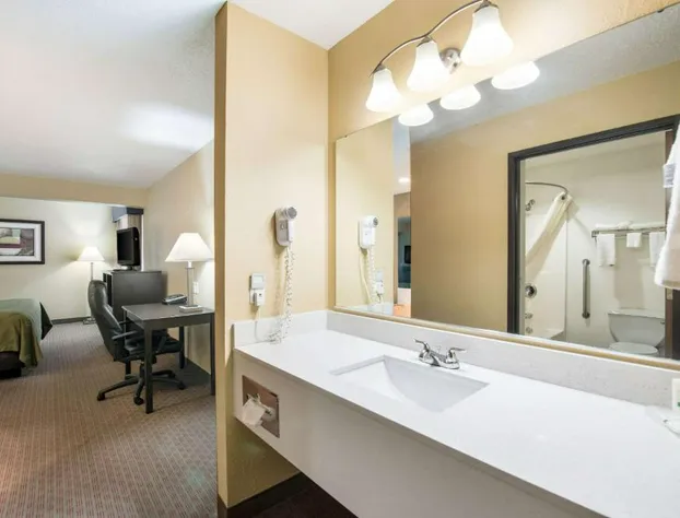 Quality Inn & Suites Menomonie hotel detail image 4