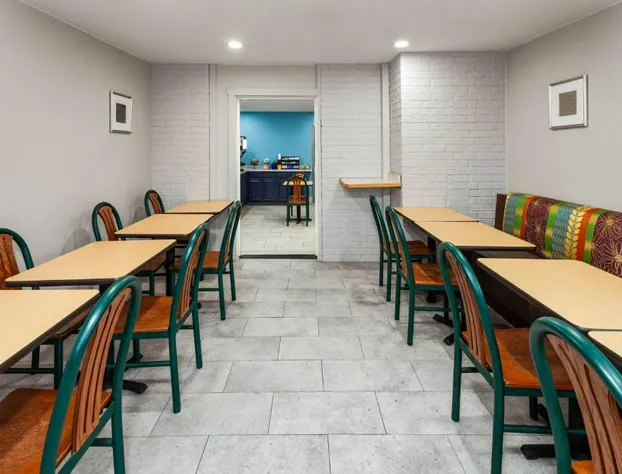 Days Inn by Wyndham Eagle River hotel detail image 4