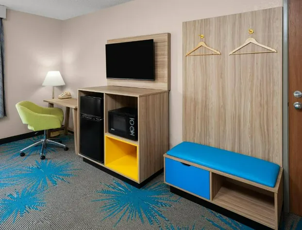 Days Inn by Wyndham Eagle River hotel detail image 2