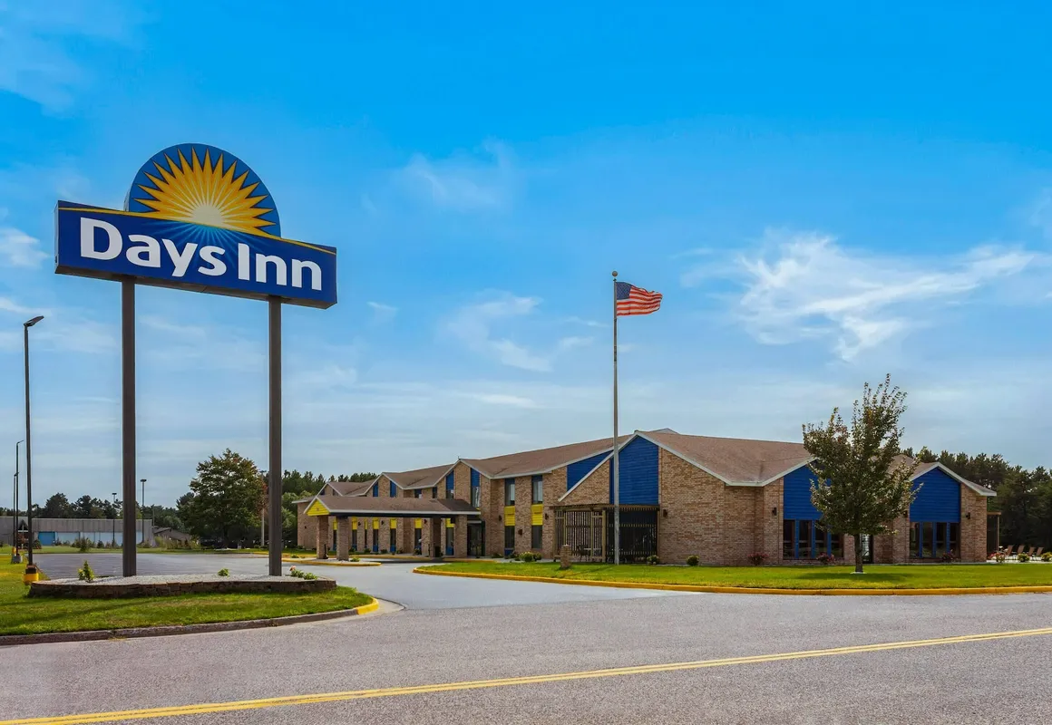 Days Inn by Wyndham Eagle River hotel hero