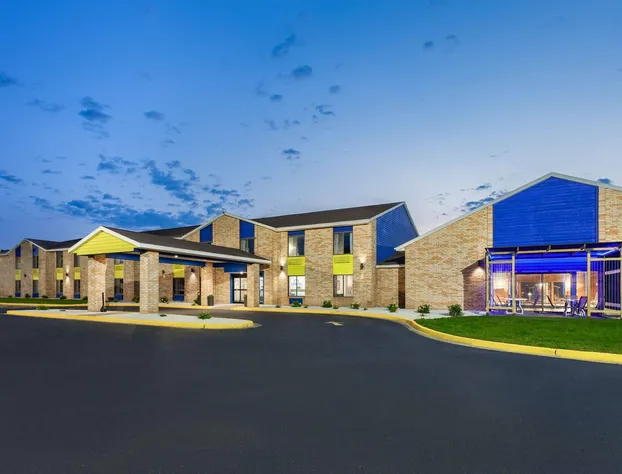 Days Inn by Wyndham Eagle River hotel detail image 1