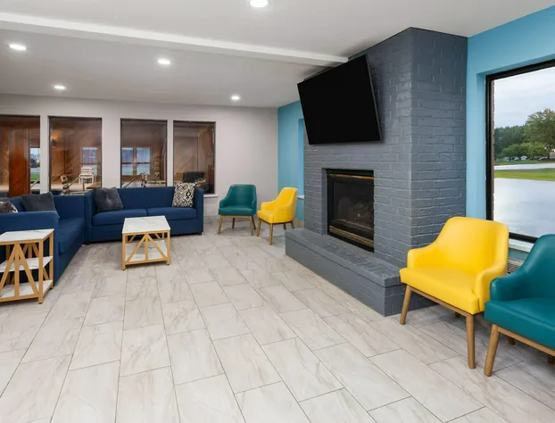 Days Inn by Wyndham Eagle River hotel detail image 3