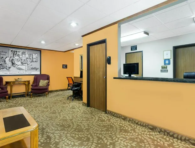 Super 8 by Wyndham Antigo hotel detail image 1