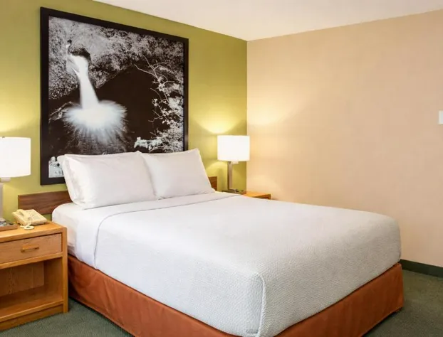 Super 8 by Wyndham Antigo hotel detail image 3