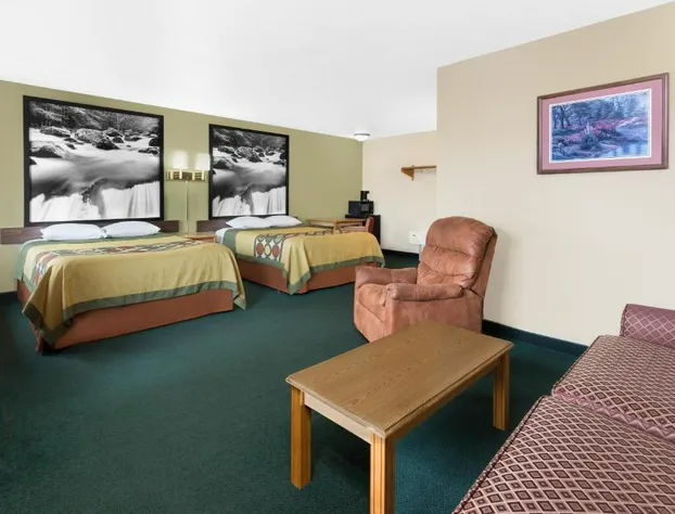 Super 8 by Wyndham Antigo hotel detail image 1