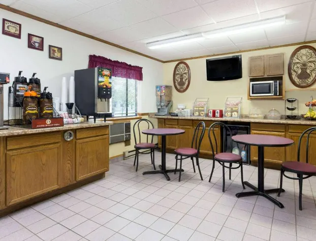 Super 8 by Wyndham Antigo hotel detail image 3