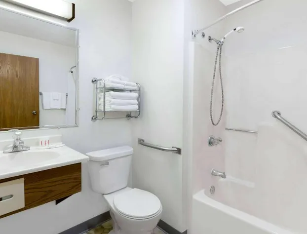 Super 8 by Wyndham Antigo hotel detail image 4