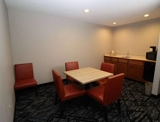 Super 8 by Wyndham Perryville hotel detail image 3