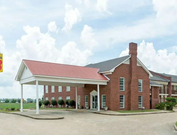 Super 8 by Wyndham Tallulah LA hotel detail image 1