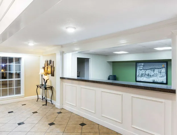 Super 8 by Wyndham Tallulah LA hotel detail image 2