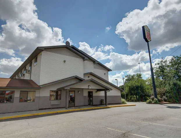 Super 8 by Wyndham Zanesville hotel detail image 1