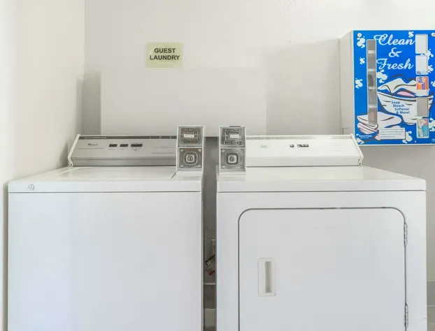 Super 8 by Wyndham Zanesville hotel detail image 4