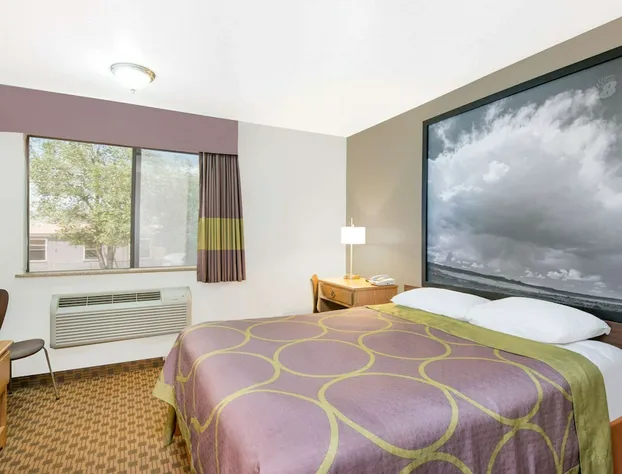 Super 8 by Wyndham Santa Rosa hotel detail image 3