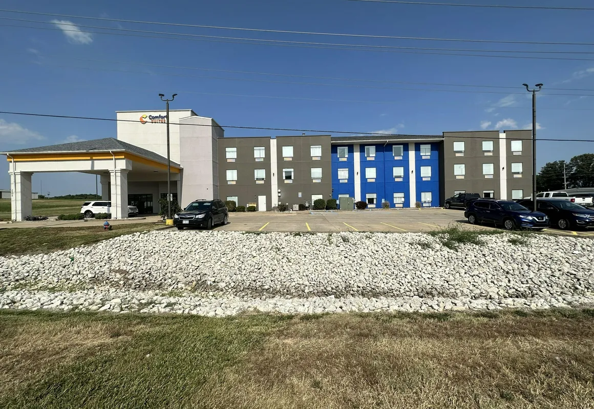 Comfort Suites Jackson-Cape Girardeau hotel hero