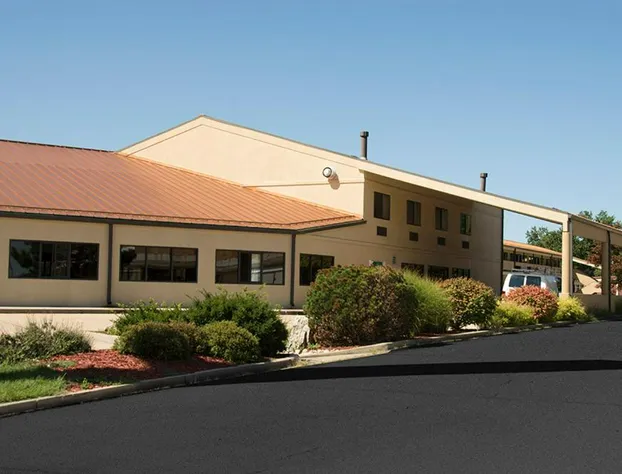 Greenlight Inn & Suites hotel detail image 1