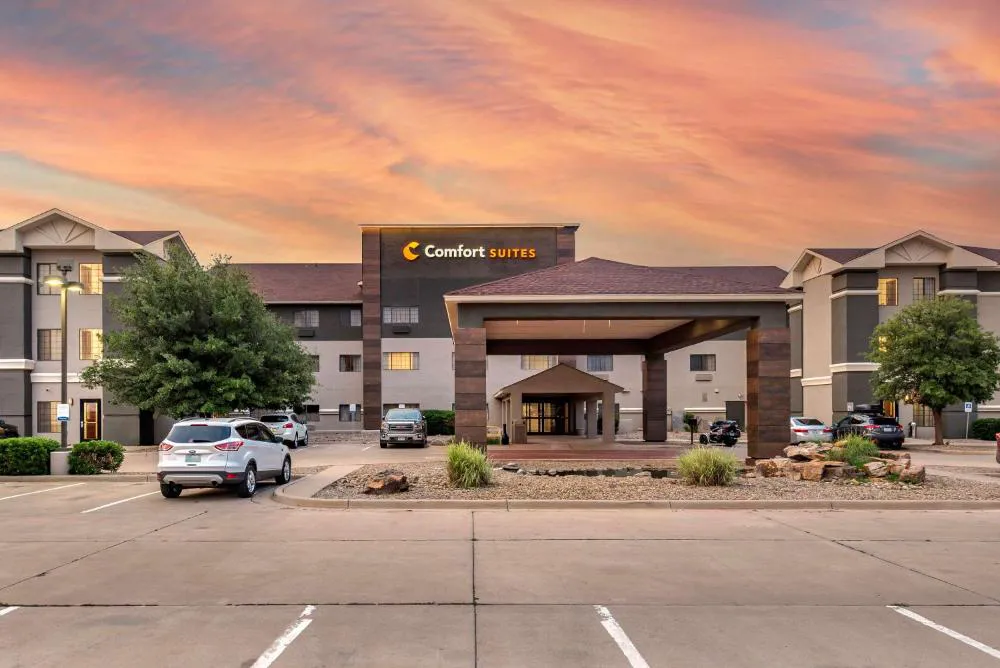 Comfort Suites Clovis North hotel hero