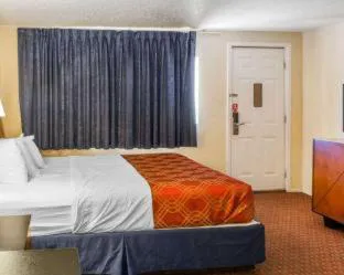 Econo Lodge Clovis hotel detail image 4