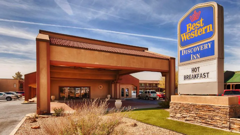 Best Western Discovery Inn hotel hero