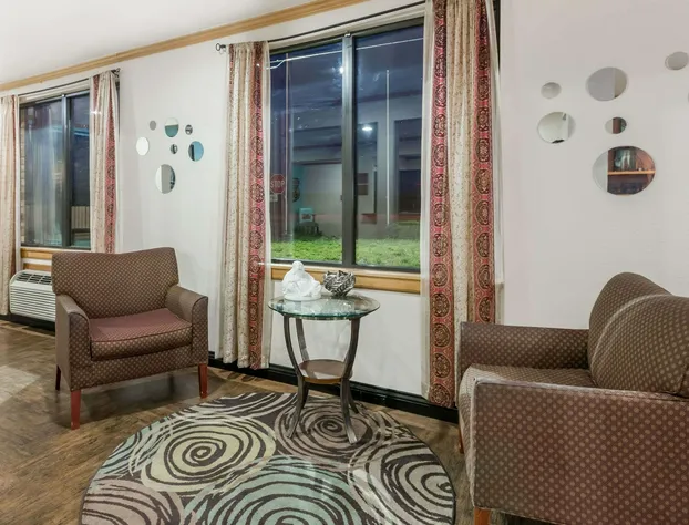 Super 8 by Wyndham Tucumcari hotel detail image 2