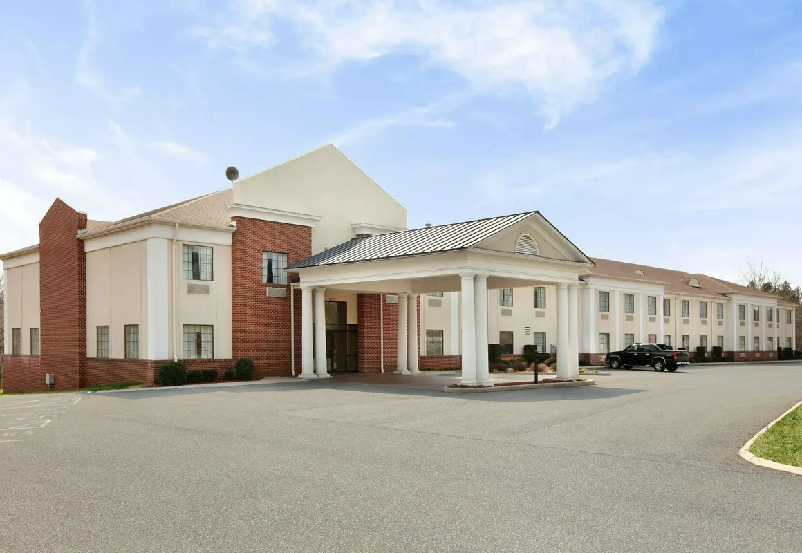 Days Inn by Wyndham Altavista hotel hero