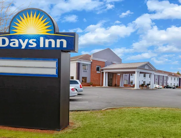 Days Inn by Wyndham Altavista hotel detail image 1