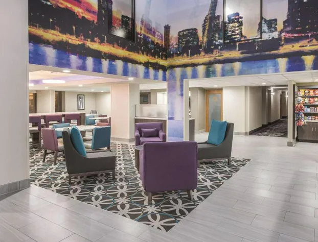 La Quinta Inn & Suites by Wyndham Festus - St. Louis South hotel detail image 3