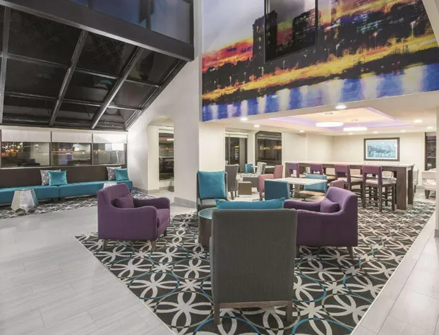 La Quinta Inn & Suites by Wyndham Festus - St. Louis South hotel detail image 4