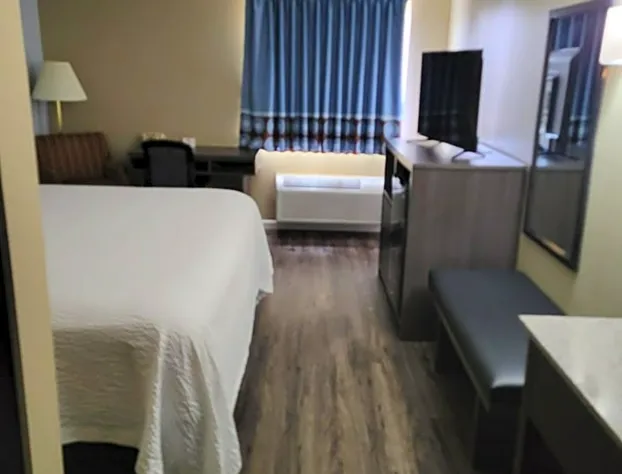 Super 8 by Wyndham Sullivan hotel detail image 1